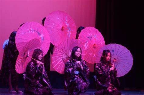 Тенгокс: история и особенности японского искусства танцев с веерами